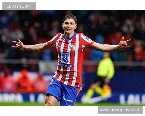 法国足球明星因咬人事件引发争议球迷热议职业道德与体育精神